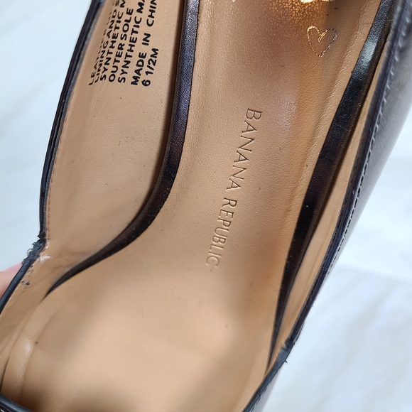 Banana Republic | Deep Silver Shoes - Picture 6 of 7